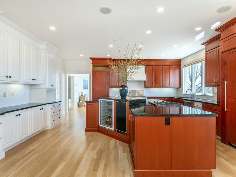 Elegant Colonial Retreat with Private Beach Access - Warren, Connecticut