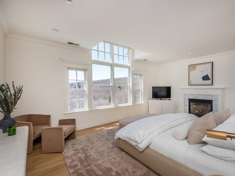 Elegant Colonial Retreat with Private Beach Access - Warren, Connecticut