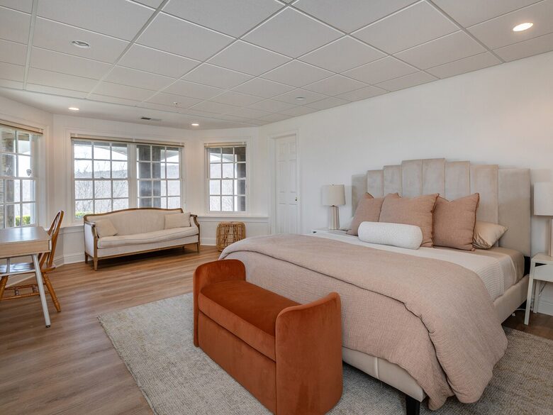 Elegant Colonial Retreat with Private Beach Access - Warren, Connecticut