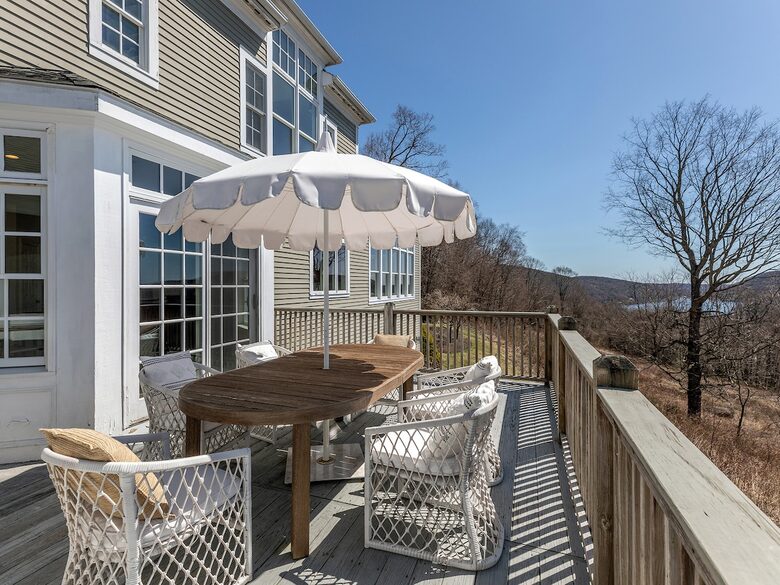 Elegant Colonial Retreat with Private Beach Access - Warren, Connecticut