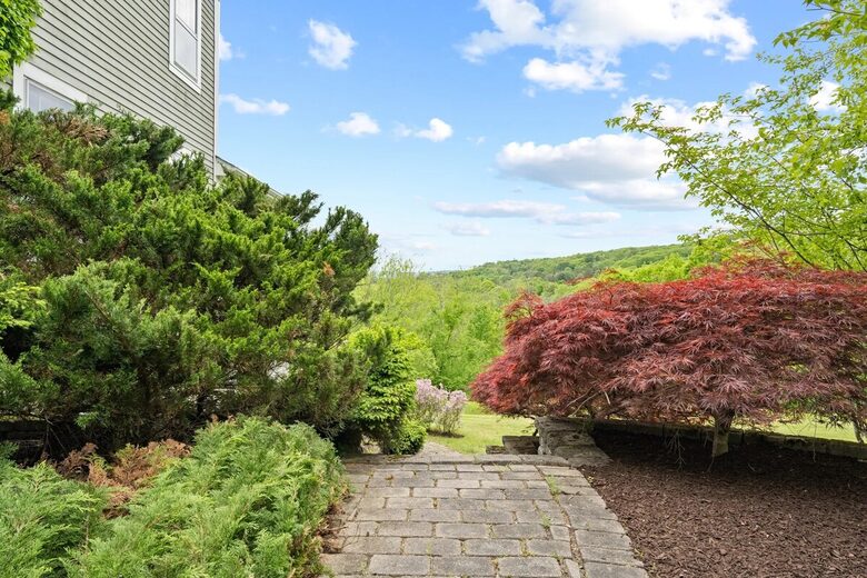 Elegant Colonial Retreat with Private Beach Access - Warren, Connecticut