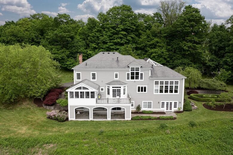 Elegant Colonial Retreat with Private Beach Access - Warren, Connecticut