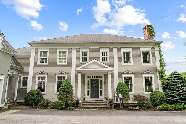 Elegant Colonial Retreat with Private Beach Access - Warren, Connecticut