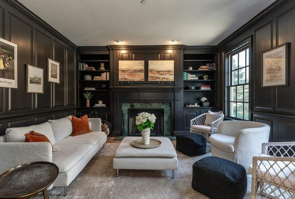Elegant Colonial Retreat with Private Beach Access - Warren, Connecticut