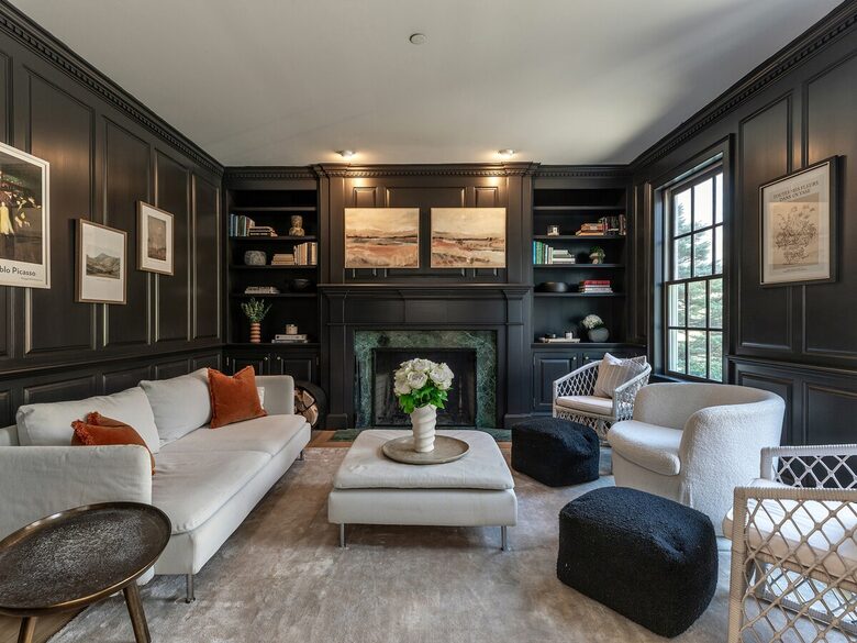 Elegant Colonial Retreat with Private Beach Access - Warren, Connecticut