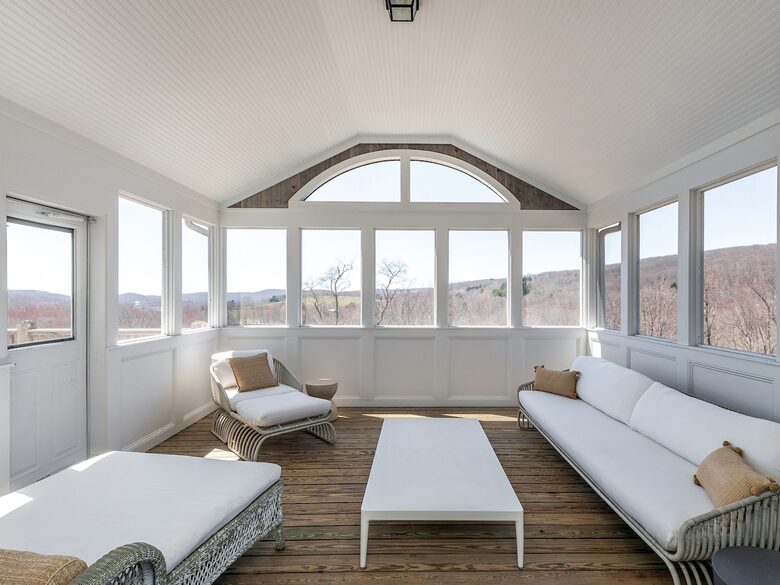 Elegant Colonial Retreat with Private Beach Access - Warren, Connecticut