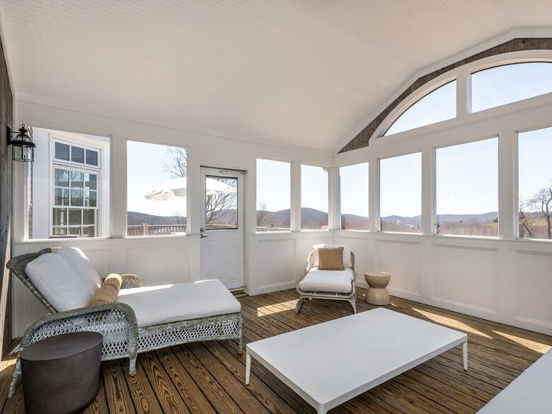 Elegant Colonial Retreat with Private Beach Access - Warren, Connecticut