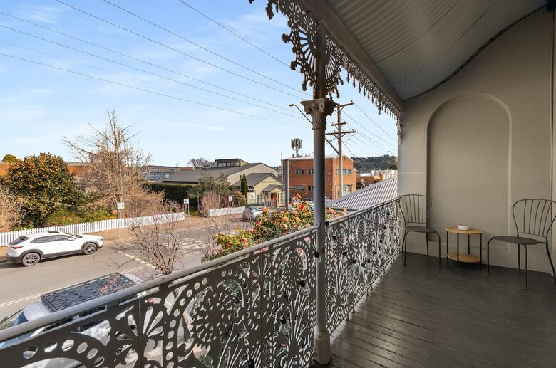 Elegant 1880s Terrace Overlooking Corbett Gardens - Bowral, Australia