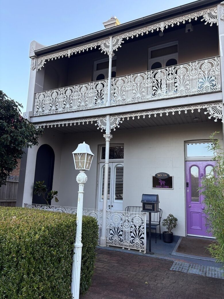 Elegant 1880s Terrace Overlooking Corbett Gardens - Bowral, Australia