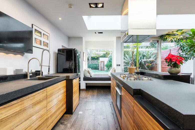 Elegant Dublin Residence with Private Garden Retreat - Dublin, Ireland