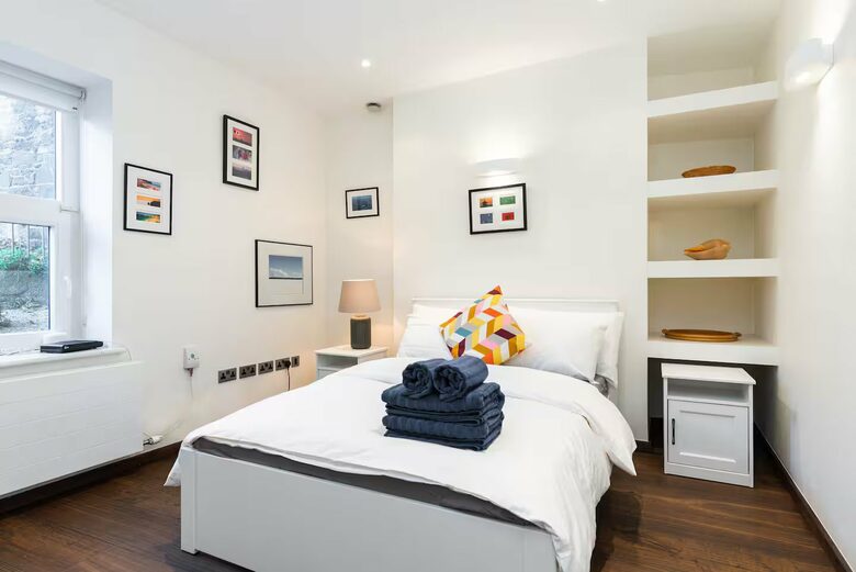 Elegant Dublin Residence with Private Garden Retreat - Dublin, Ireland