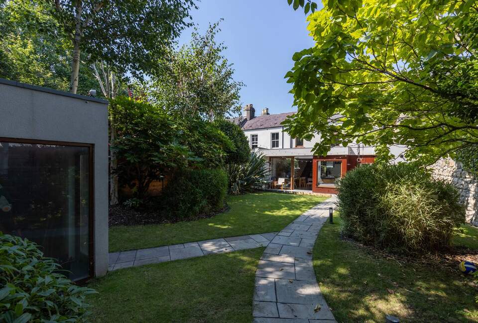 Elegant Dublin Residence with Private Garden Retreat - Dublin, Ireland