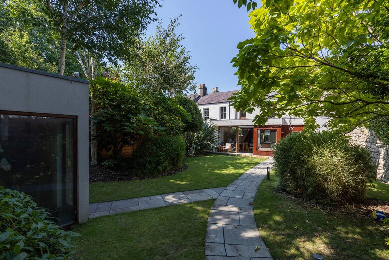 Elegant Dublin Residence with Private Garden Retreat - Dublin, Ireland
