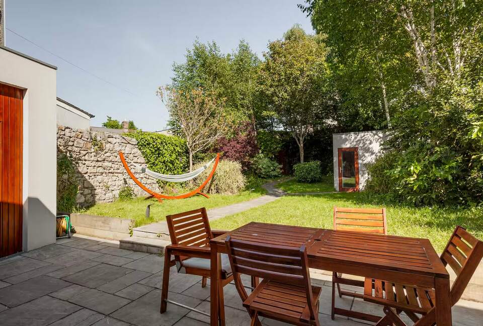 Elegant Dublin Residence with Private Garden Retreat - Dublin, Ireland