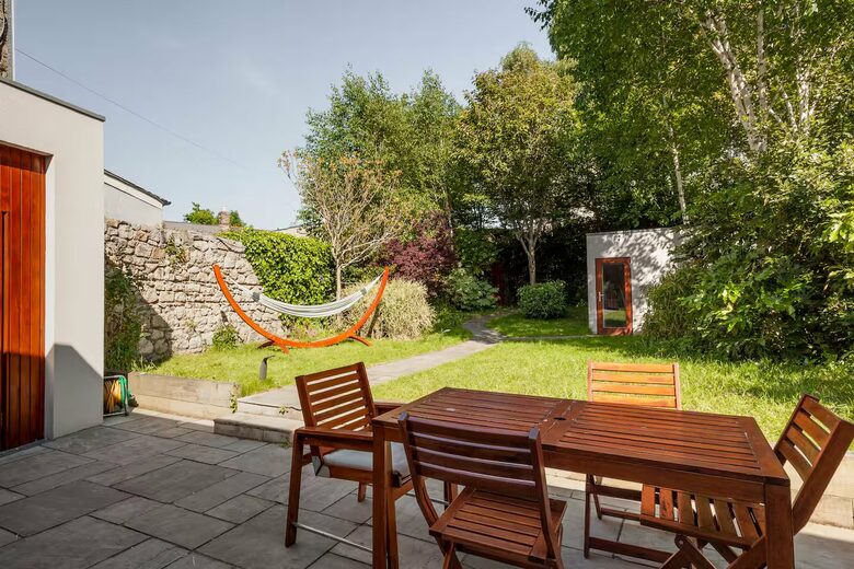 Elegant Dublin Residence with Private Garden Retreat - Dublin, Ireland