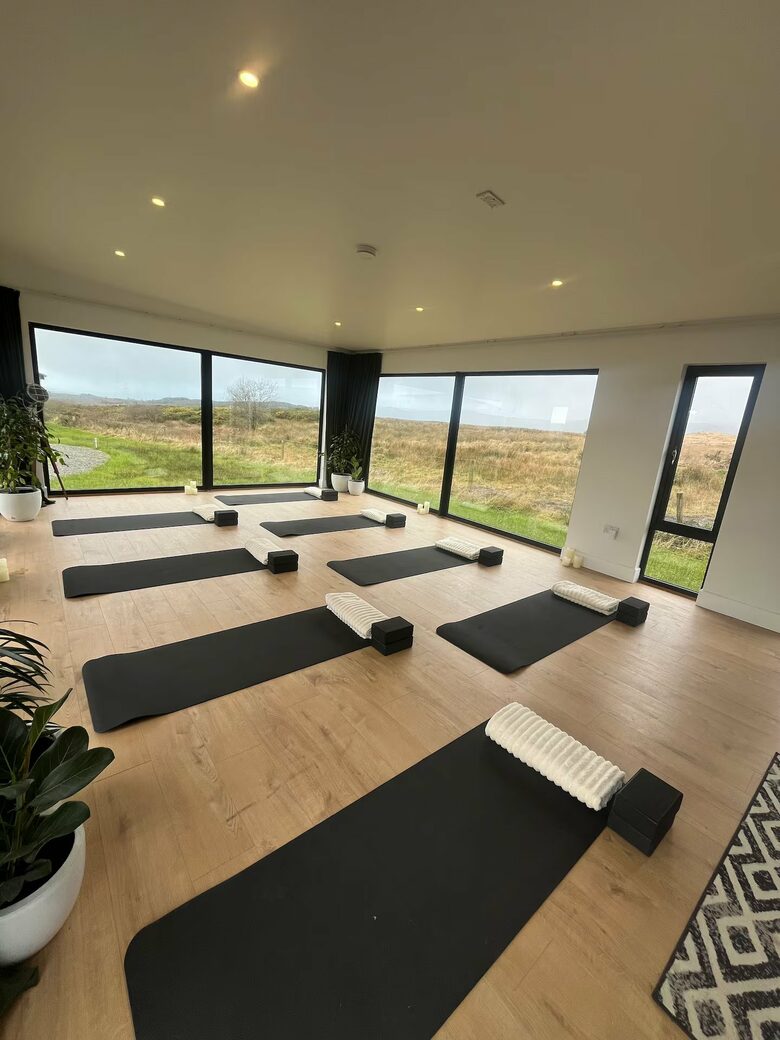 Charming Eco Retreat with Panoramic Valley Views - Bantry, Ireland