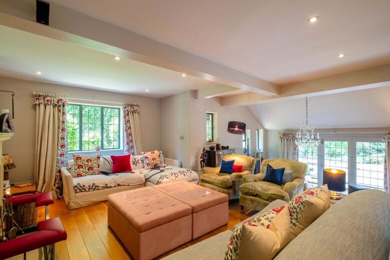 A Masterpiece of Elegance in Ascot’s Prestigious Enclave - Sunningdale, United Kingdom