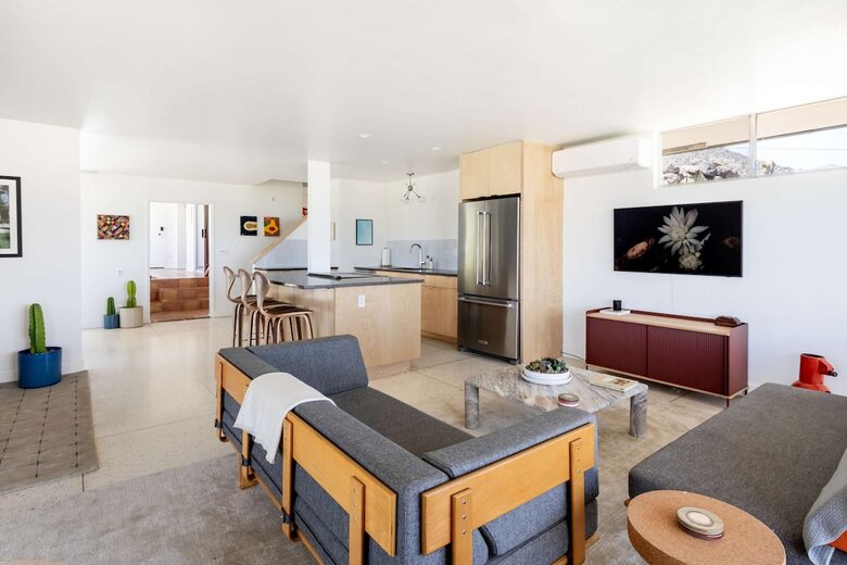 Midcentury Elegance Beneath the Stars - Joshua Tree, California