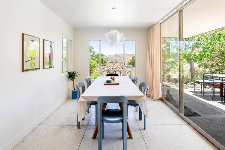 Midcentury Elegance Beneath the Stars - Joshua Tree, California