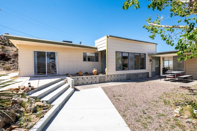 Midcentury Elegance Beneath the Stars - Joshua Tree, California