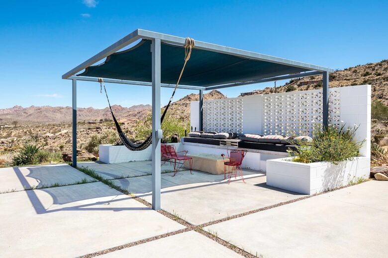 Midcentury Elegance Beneath the Stars - Joshua Tree, California