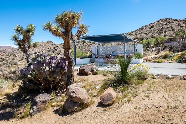 Midcentury Elegance Beneath the Stars - Joshua Tree, California
