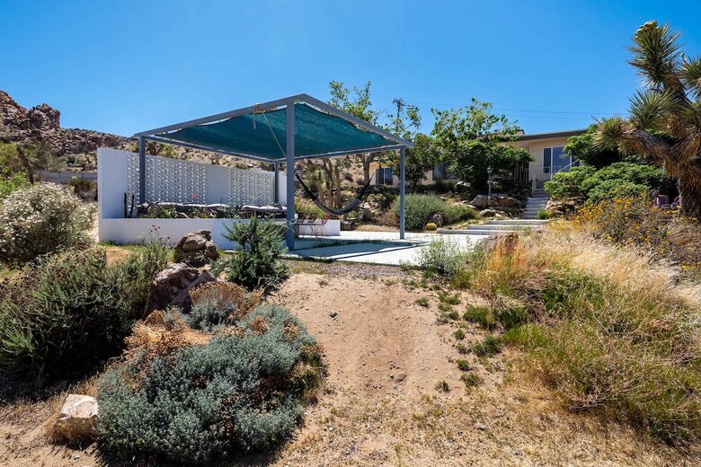 Midcentury Elegance Beneath the Stars - Joshua Tree, California
