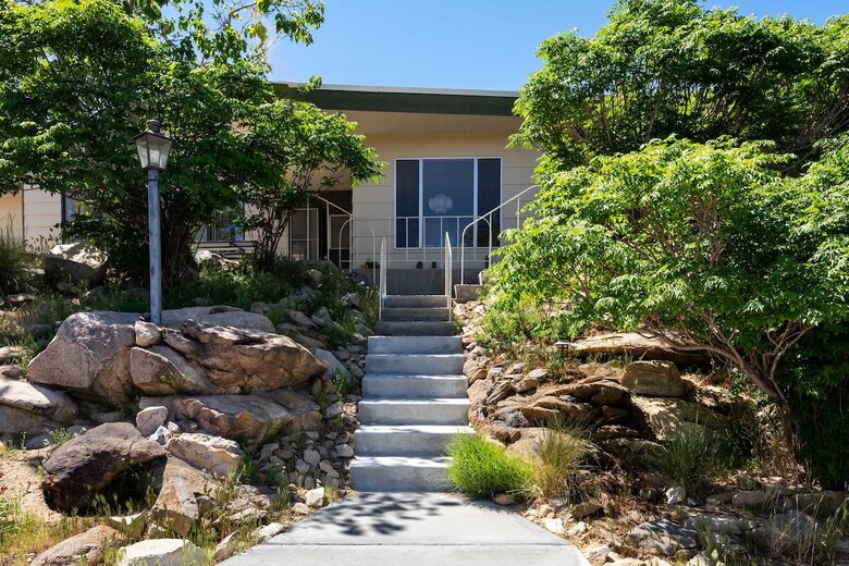 Midcentury Elegance Beneath the Stars - Joshua Tree, California