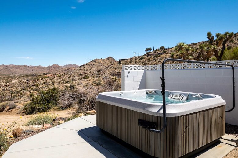 Midcentury Elegance Beneath the Stars - Joshua Tree, California