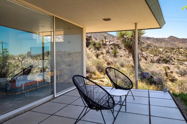 Midcentury Elegance Beneath the Stars - Joshua Tree, California