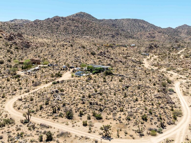 Midcentury Elegance Beneath the Stars - Joshua Tree, California