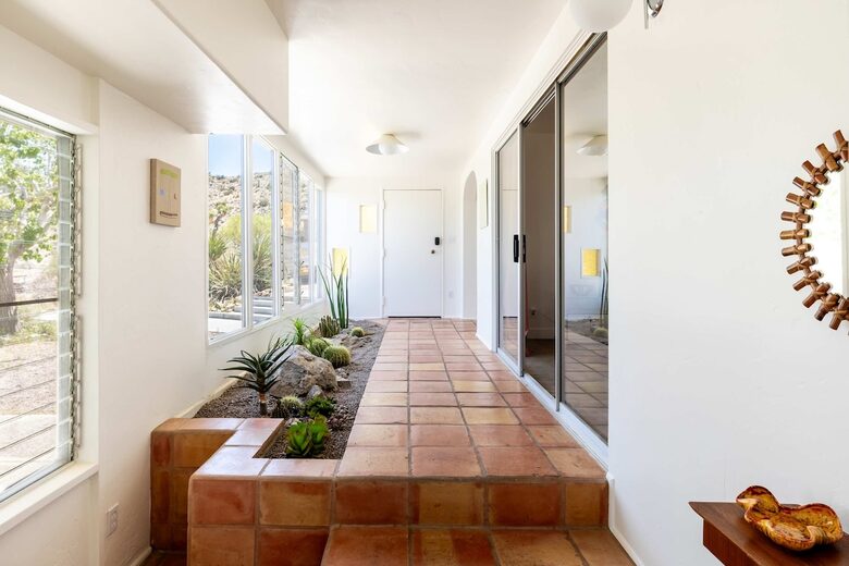 Midcentury Elegance Beneath the Stars - Joshua Tree, California