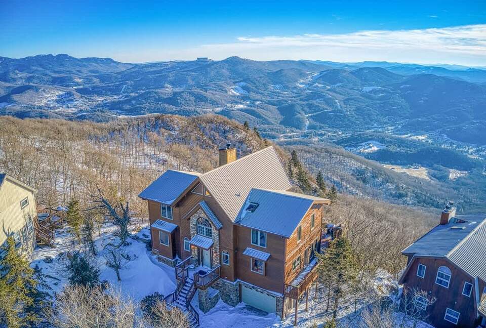 Three-State Views from a Mountain Haven - Beech Mountain, North Carolina