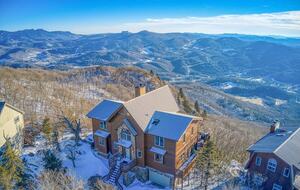 Three-State Views from a Mountain Haven - Beech Mountain, North Carolina