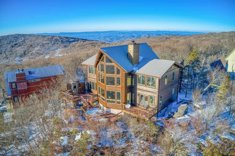 Three-State Views from a Mountain Haven - Beech Mountain, North Carolina