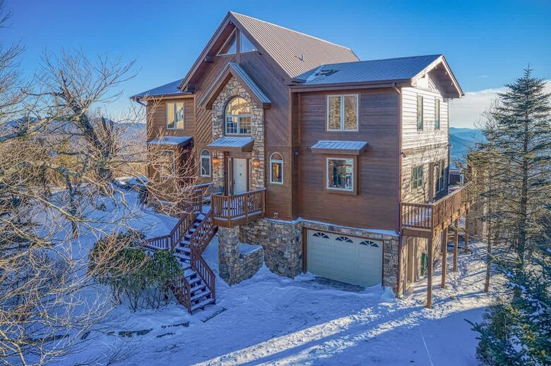 Three-State Views from a Mountain Haven - Beech Mountain, North Carolina