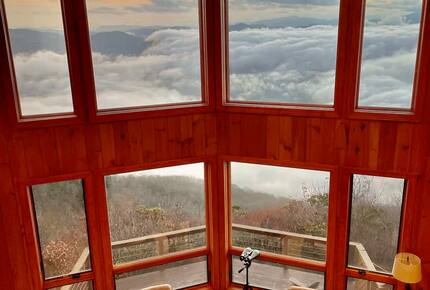 Three-State Views from a Mountain Haven - Beech Mountain, North Carolina