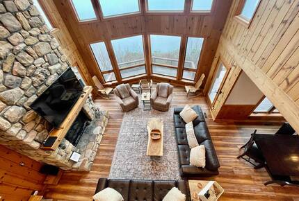 Three-State Views from a Mountain Haven - Beech Mountain, North Carolina