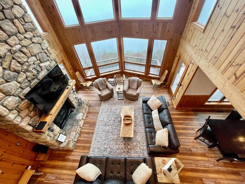 Three-State Views from a Mountain Haven - Beech Mountain, North Carolina