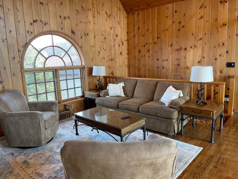 Three-State Views from a Mountain Haven - Beech Mountain, North Carolina
