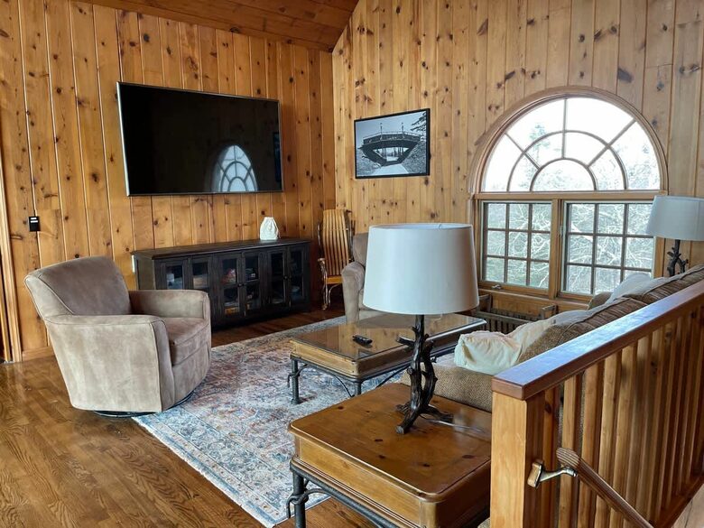 Three-State Views from a Mountain Haven - Beech Mountain, North Carolina