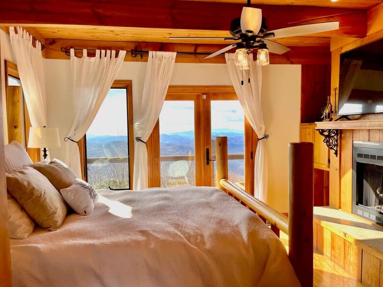 Three-State Views from a Mountain Haven - Beech Mountain, North Carolina