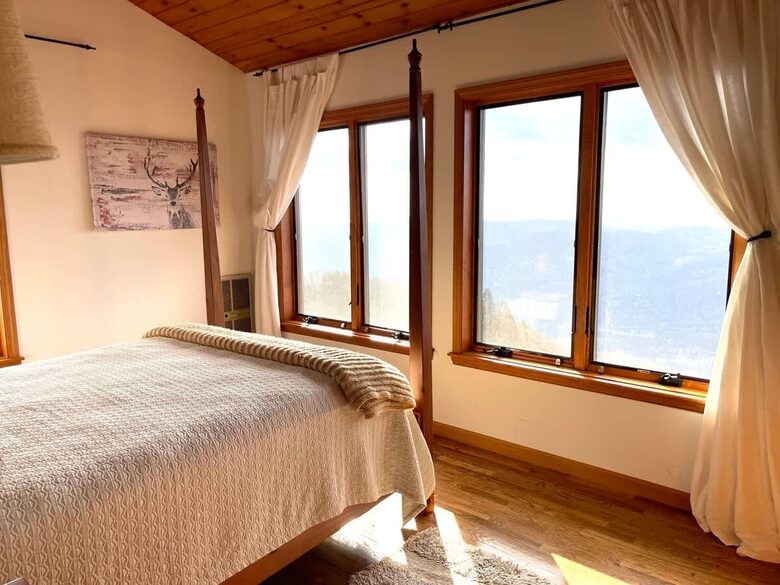 Three-State Views from a Mountain Haven - Beech Mountain, North Carolina