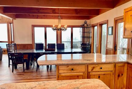 Three-State Views from a Mountain Haven - Beech Mountain, North Carolina