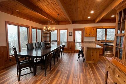 Three-State Views from a Mountain Haven - Beech Mountain, North Carolina