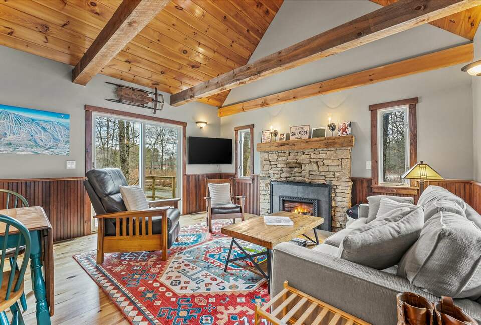 Cozy Cabin with River Views Near Okemo - Proctorsville, Vermont