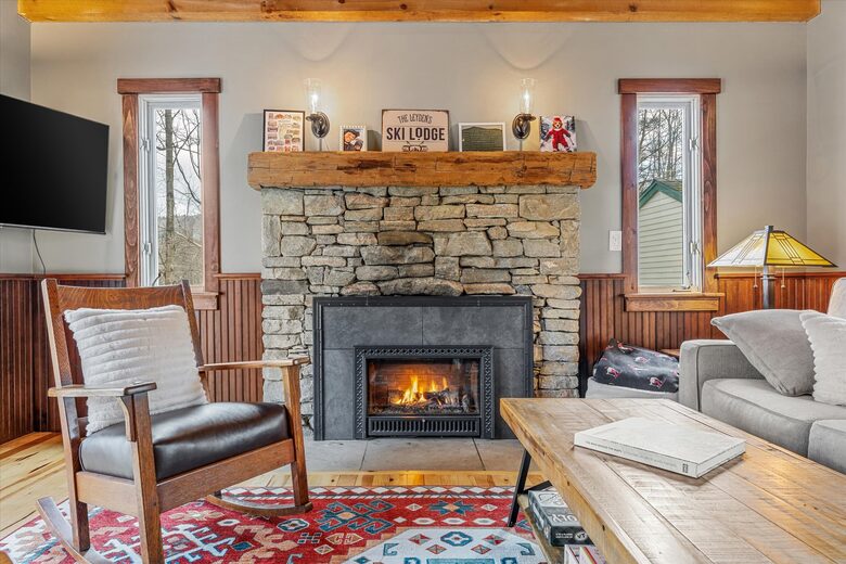 Cozy Cabin with River Views Near Okemo - Proctorsville, Vermont