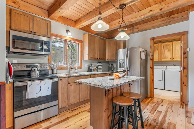 Cozy Cabin with River Views Near Okemo - Proctorsville, Vermont