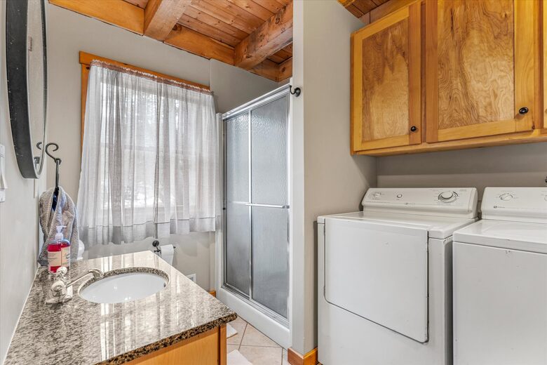 Cozy Cabin with River Views Near Okemo - Proctorsville, Vermont