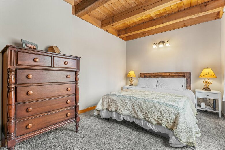 Cozy Cabin with River Views Near Okemo - Proctorsville, Vermont